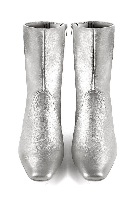 Light silver women's ankle boots with a zip on the inside. Square toe. Medium block heels. Top view - Florence KOOIJMAN